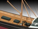 Model do sklejania REVELL NORTH SEA TRAWLER 1:142